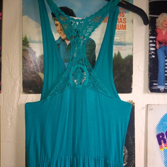 Dress - Picture 3 of 3